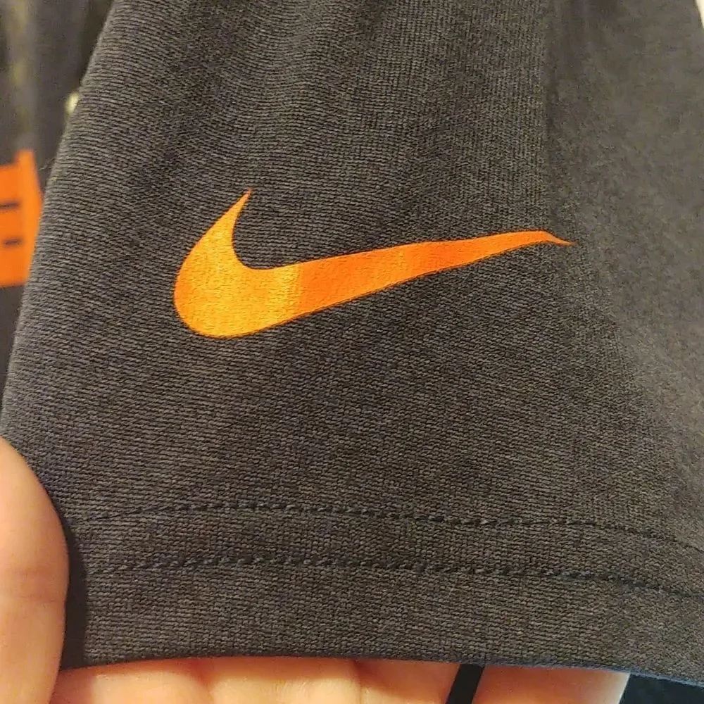 Nike. Bears Dry-Fit Sports Shirt. Size Medium. Like New.